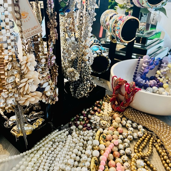 MY 1ST JEWELRY SHOW!!!! PLEASE LIKE TO BE NOTIFIED OF MY LIVE SHOW!!! - Picture 16 of 17